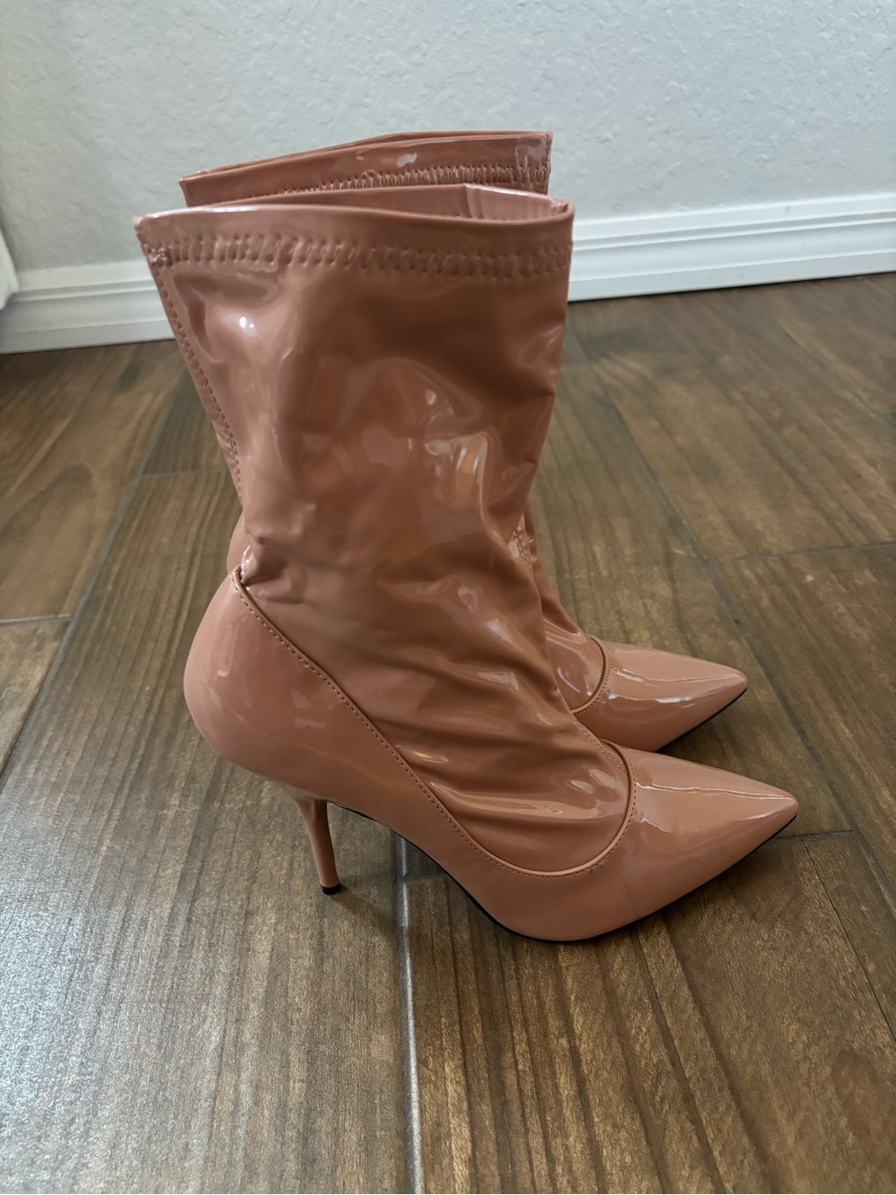 Cape Robbin Patent Pointed Sock Boot in Rose NWOB - Picture 7 of 11